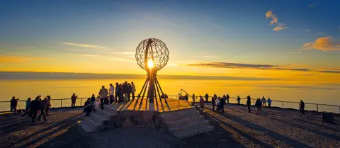 Nordkap-Kugel im Sonnenuntergang-placeholder