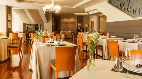 OPO111_112_Nordportugal + Galicien_content_1920x1080px_Gran-Hotel-Los-Abeto_restaurant-1-placeholder