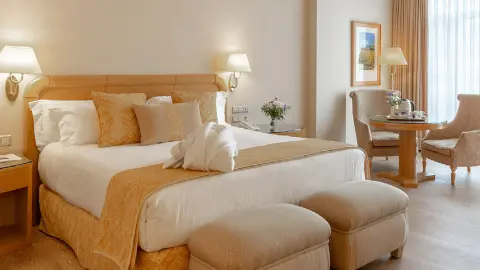 OPO111_112_Nordportugal + Galicien_content_1920x1080px_Gran-Hotel-Los-Abeto_zimmer-1-placeholder