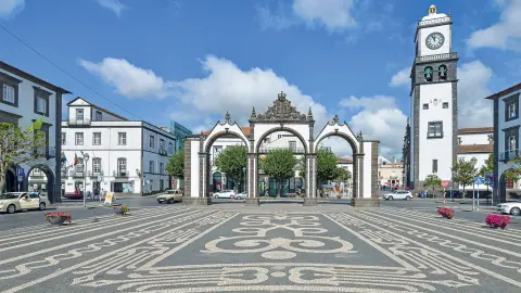 6839_Azoren_Insel_Sao_Miguel_content_1920x1080px_Stadttor_Ponta_Delgada-placeholder