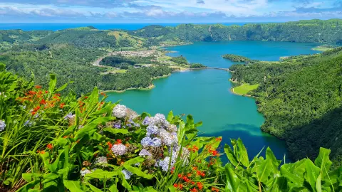 7211_PDL111_Azoren_Insel_Sao_Miguel_content_1920x1080px_Lagoa_ das_Sete_Cidades-placeholder
