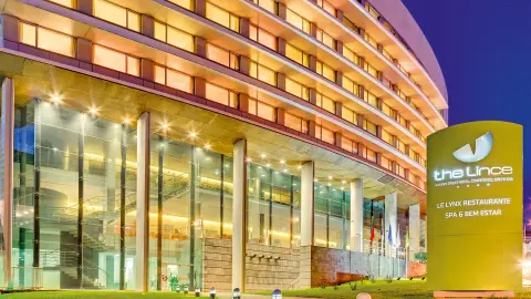 6839_Azoren_Insel_Sao_Miguel_content_1920x1080px_Hotel_Fassade-placeholder