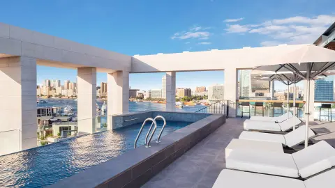 PER111_26_Australien_content_1920x1080px_Canopy-by-Hilton-Dubai-al-Seef_pool-placeholder