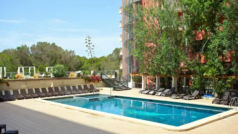 PMI122_Mallorca_unter_der_Herbstsonne_content_1920x1080px_Ipanema-Beach_pool2-placeholder