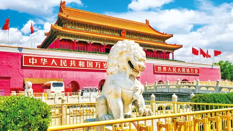 7060-61-Chinas-spektakuläre-Schätze_content_1920x1080px_Platz-des-Himmlischen-Friedens-placeholder