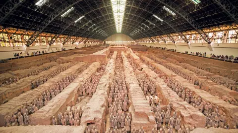 7060-61-Chinas-spektakuläre-Schätze_content_1920x1080px_Terrakotta-Armee-placeholder