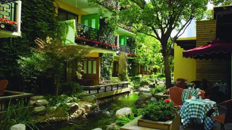 7060-61-Chinas-spektakuläre-Schätze_content_1920x1080px_Jianguo-Hotel-Shanghai_Aussen-placeholder