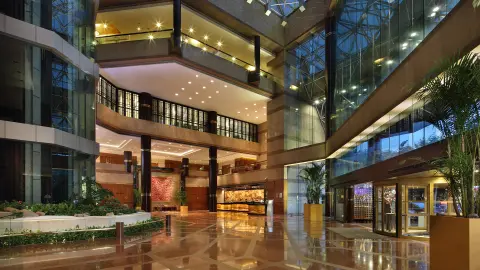 7060-61-Chinas-spektakuläre-Schätze_content_1920x1080px_Jin-Jang-Tower-Shanghai_Lobby-placeholder