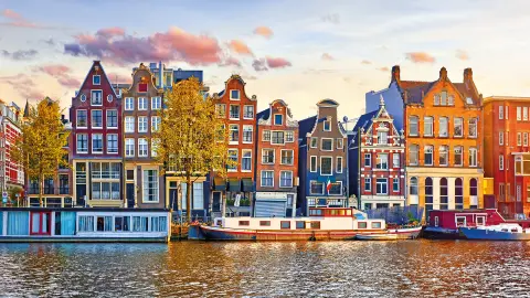 Amsterdam – typisch holländische Hausfassaden-placeholder