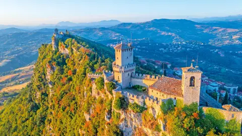 Zwergstaat San Marino mit seiner Festung-placeholder
