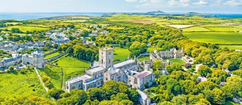 Sagenhaftes Wales St Davis Cathedral Titelbild Slider-placeholder