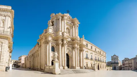 CTA111_Sizilien_Inselgoettin-unter-dem-Aetna_content_1920x1080px_Syrakus-placeholder