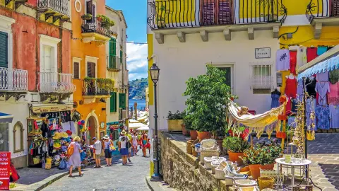 Bunte Gassen auf der Insel Lipari-placeholder