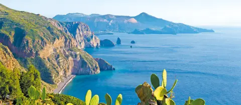 Traumhafter Blick auf Sizilien und die liparischen Inseln-placeholder