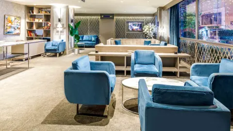 IST112-113_Städte-Erlebnis-Istanbul_content_1920x1080px_Hotel-Vicenza_Lobby-placeholder