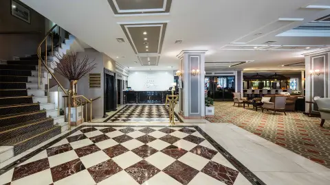 IST112-113_Städte-Erlebnis-Istanbul_content_1920x1080px_Hotel-Yigitalp_Lobby-placeholder