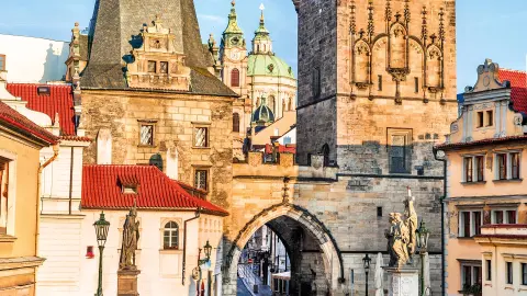Karlsbrücke mit Glockenturm-placeholder
