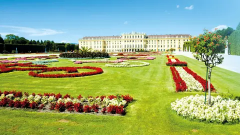 Garten des Schönbrunner Schlosses in Wien-placeholder