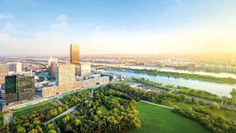 UNO-City mit Blick auf die Donau-placeholder