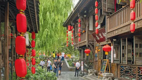 TFU111-112_7282-7283_Tibet-25-26_content_1920x1080px_Jinli-Viertel-in-Chengdu-placeholder