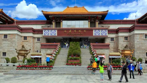 TFU111-112_7282-7283_Tibet 25-26_content_1920x1080px_Tibet-Museum-placeholder