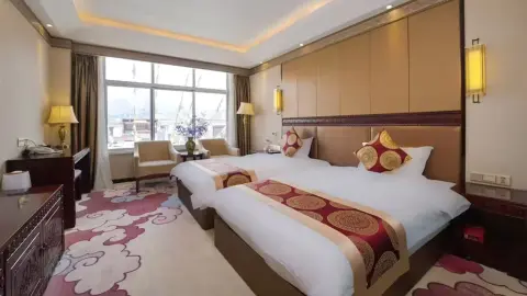 TFU111-112_7282-7283_Tibet-25-26_content_1920x1080px_Lhasa-Thangka-Hotel_Zimmer-placeholder