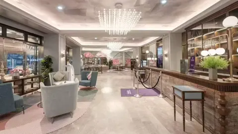TFU111-112_7282-7283_Tibet-25-26_content_1920x1080px_Mercure-Hotel_Lobby-placeholder