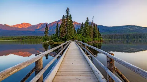 Pyramid Lake im Jasper-Nationalpark-placeholder