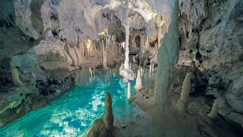 6834-Umbrien-&-Marken_content_1920x1080px_Grotte-di-Frasassi-1-placeholder