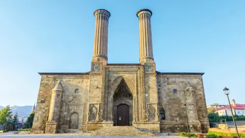 Çifte-Minareli-Medrese-placeholder