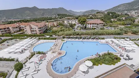 ITA619_5541_Wandern_an_der_Italienischen_Riviera_content_1920x1080px_Pool_Ueberblick-placeholder
