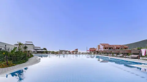 ITA619_5541_Wandern_an_der_Italienischen_Riviera_content_1920x1080px_Pool_aussen-placeholder