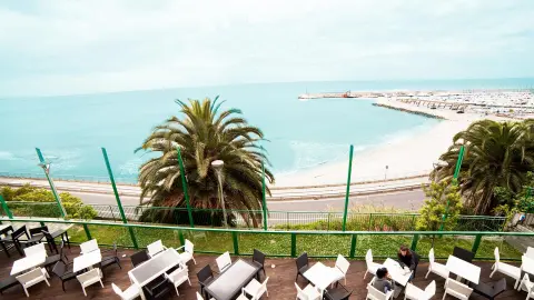 ITA619_5541_Wandern_an_der_Italienischen_Riviera_content_1920x1080px_Terrasse_mit_Meerblick-placeholder