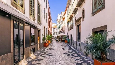 FNC113_Wandern-Madeira_content_1920x1080px_Fuchal-Gassen-placeholder