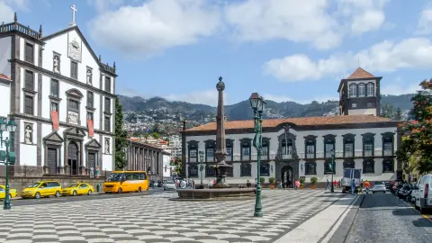 FNC113_Wandern-Madeira_content_1920x1080px_Fuchal-Rathaus-placeholder