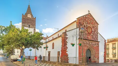 FNC113_Wandern-Madeira_content_1920x1080px_Kathedrale-von-Funchal-placeholder