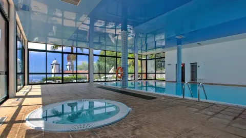FNC113_Wandern-Madeira_content_1920x1080px_Hotel-Quinta-do-Monte_Indoor-Pool-placeholder