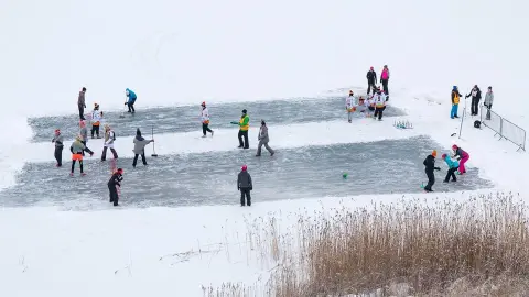 Curling auf dem Eis in Finnland-placeholder
