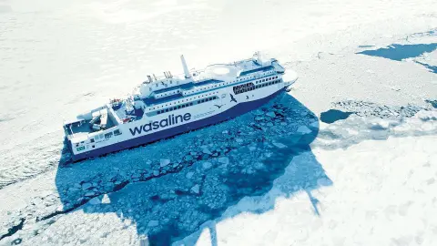 MS Aurora Botnia der Wasaline im Eis-placeholder