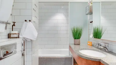 badezimmer im Hotelzimmer Original Sokos Hotel Alexandra-placeholder