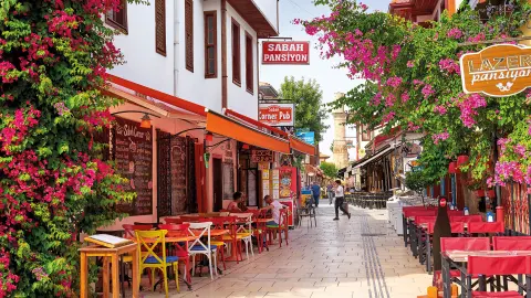 AYT113_7277-80_Wohlfuehlen_tuerkischen-Riviera_content_1920x1080px_antalya altstadt-placeholder