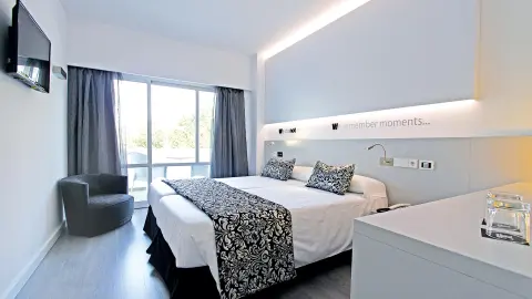 PMI111_zauberhafte-Mandebluete-Mallorca_content_1920x1080px_Hotel-BG-Pamplona_Zimmer-placeholder