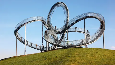 Mittags fahren Sie zur ikonischen „Tiger & Turtle“-Installation.-placeholder